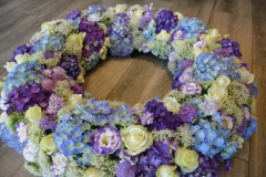 Couronne mauve et blanche