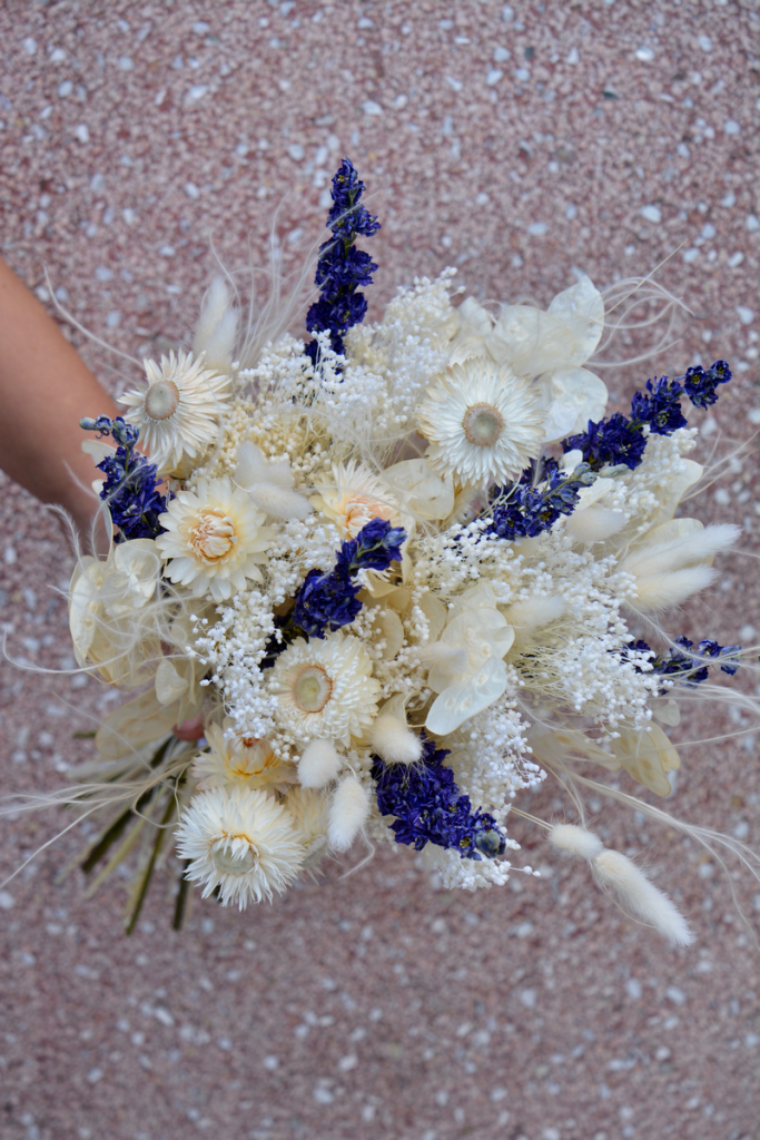 Bouquet de fleurs séchées blanches et bleues - Marie Paolini